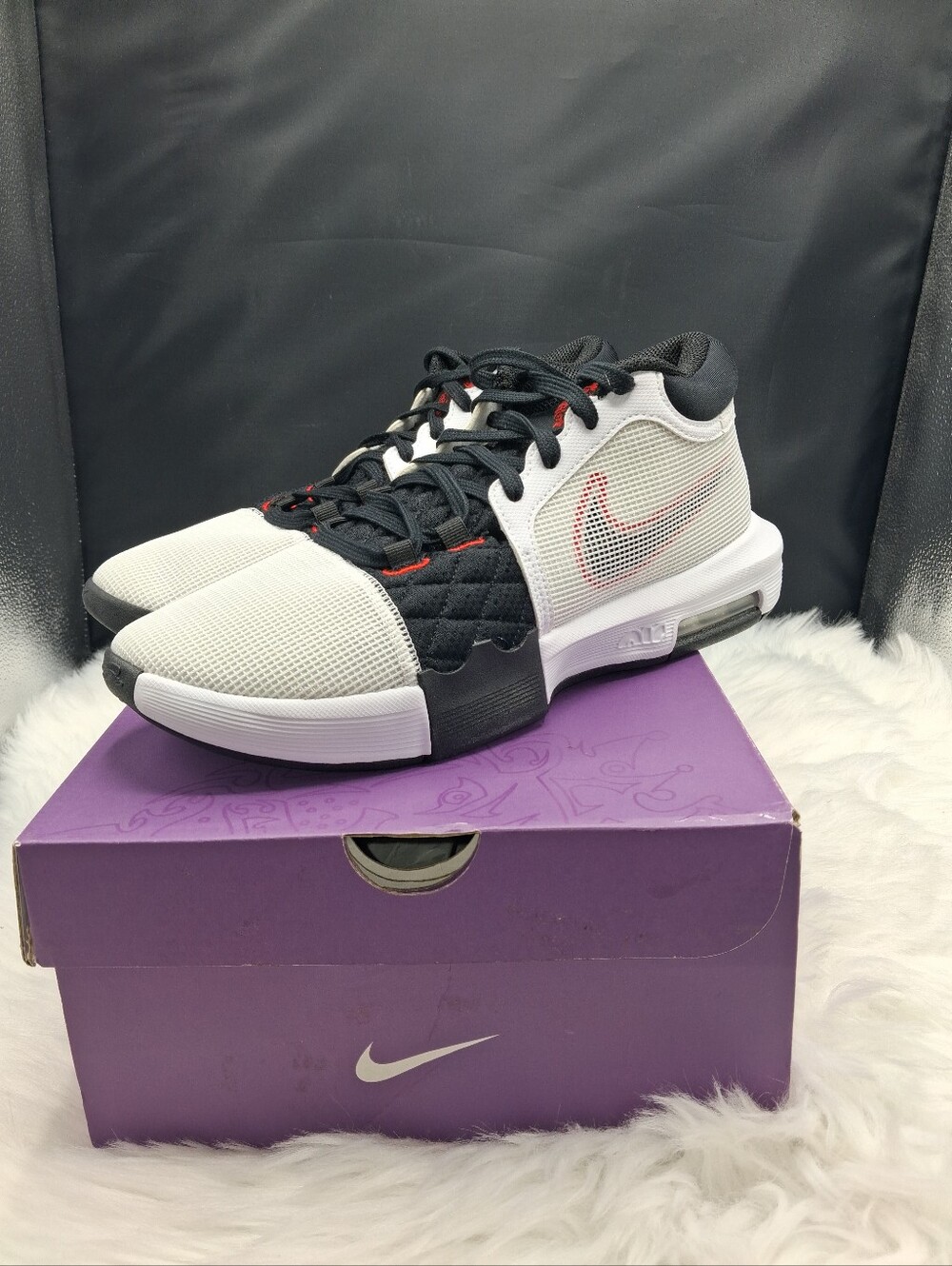 LEBRON WITNESS VIII